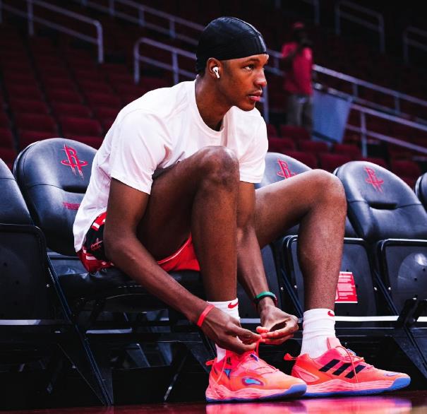 1xBit体育网页版入口-关于柬埔寨队主力前锋伤退，或将影响下一场比赛的信息