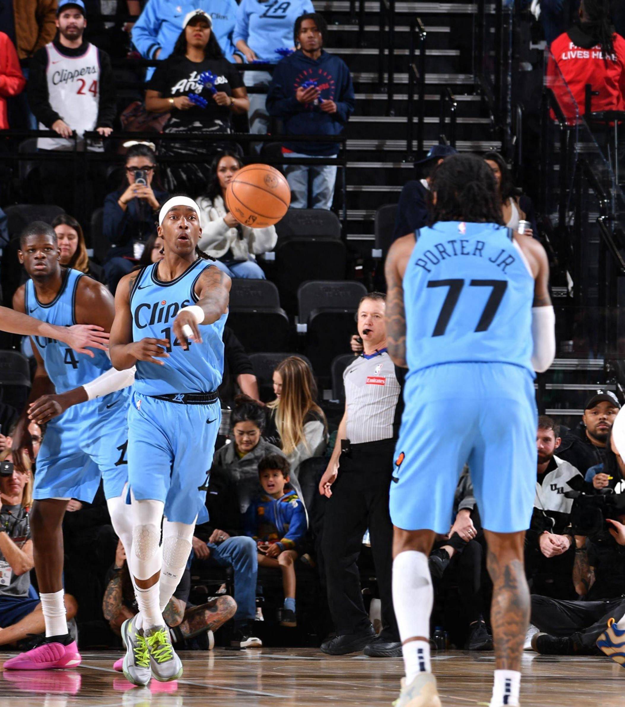 面对连败，快船队球员展现团结一致