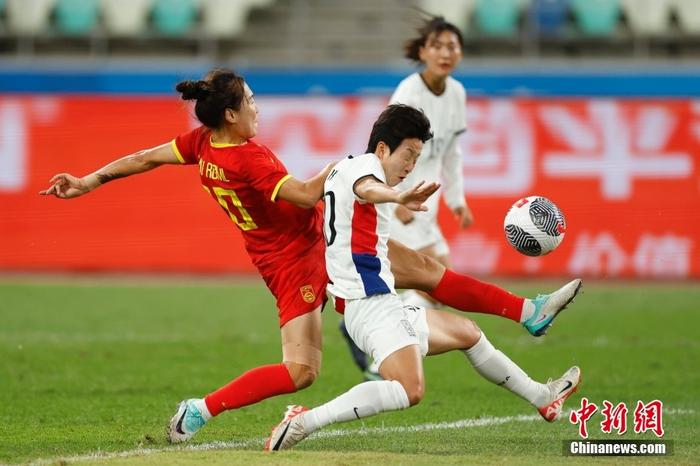 亚洲女足选手在比赛中表现出色
