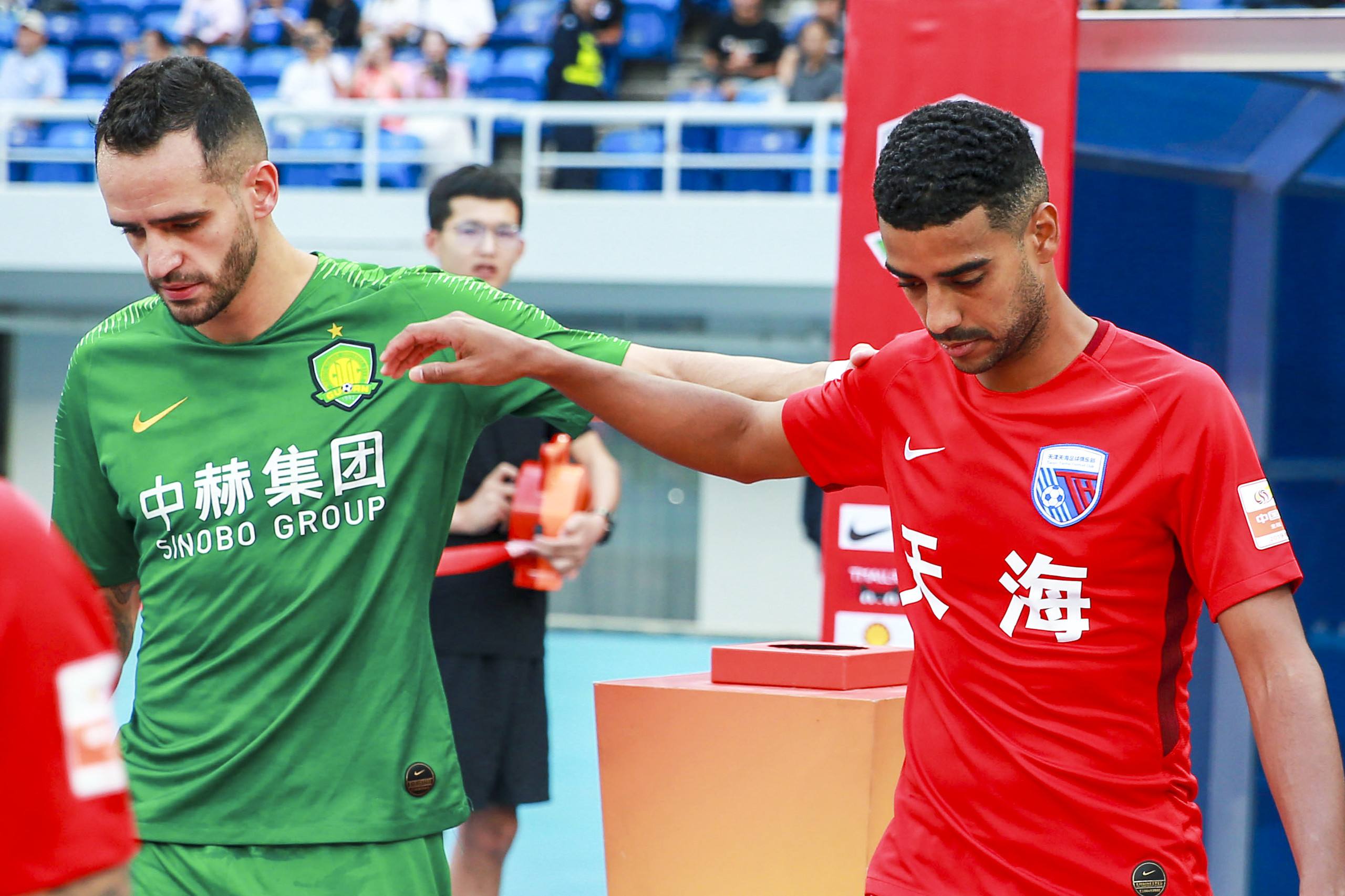 1xBit体育竞技-兰斯球员合练状态良好，备战本周末比赛