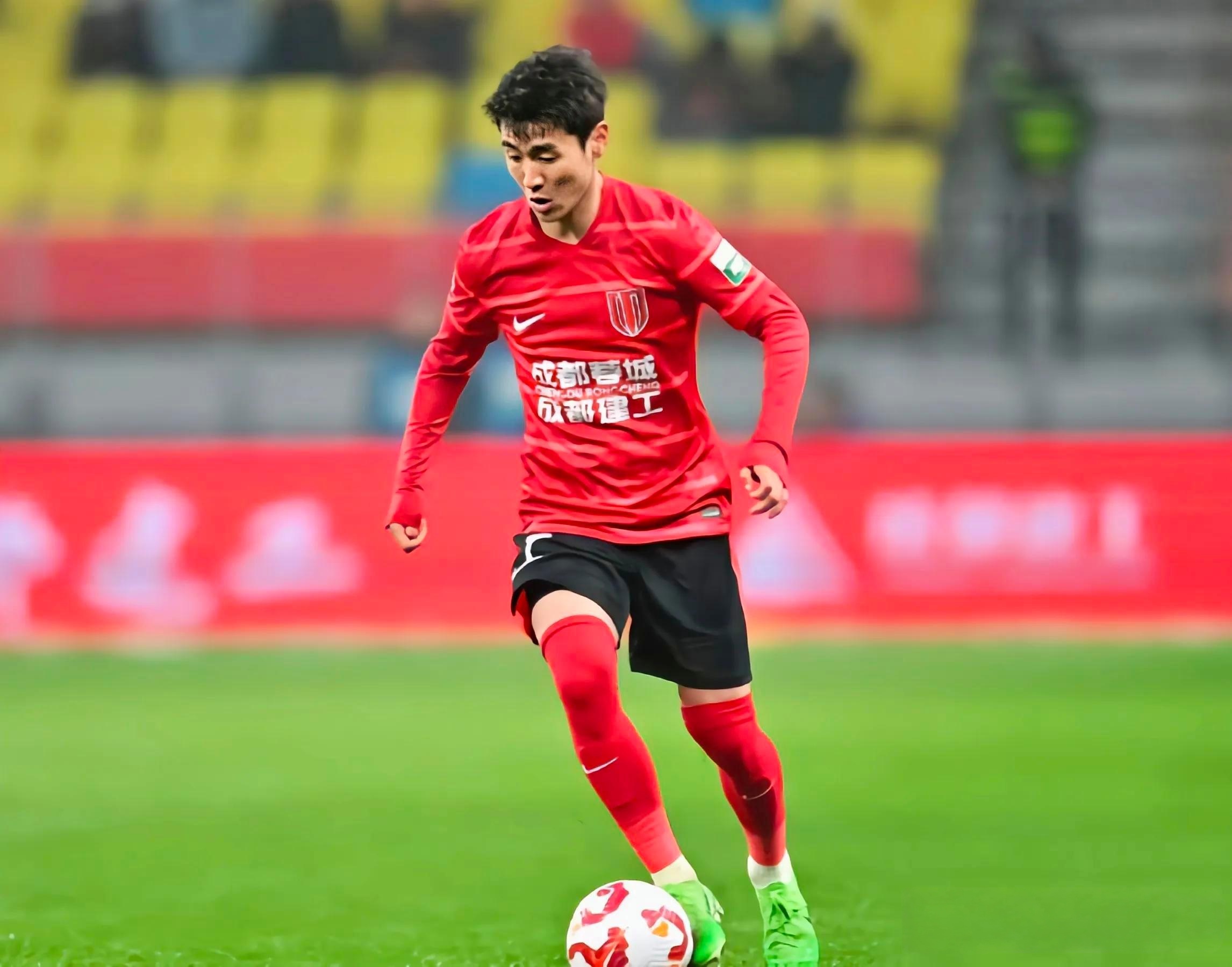 关于江苏苏宁主场大胜上海申花，积分继续保持领跑！的信息