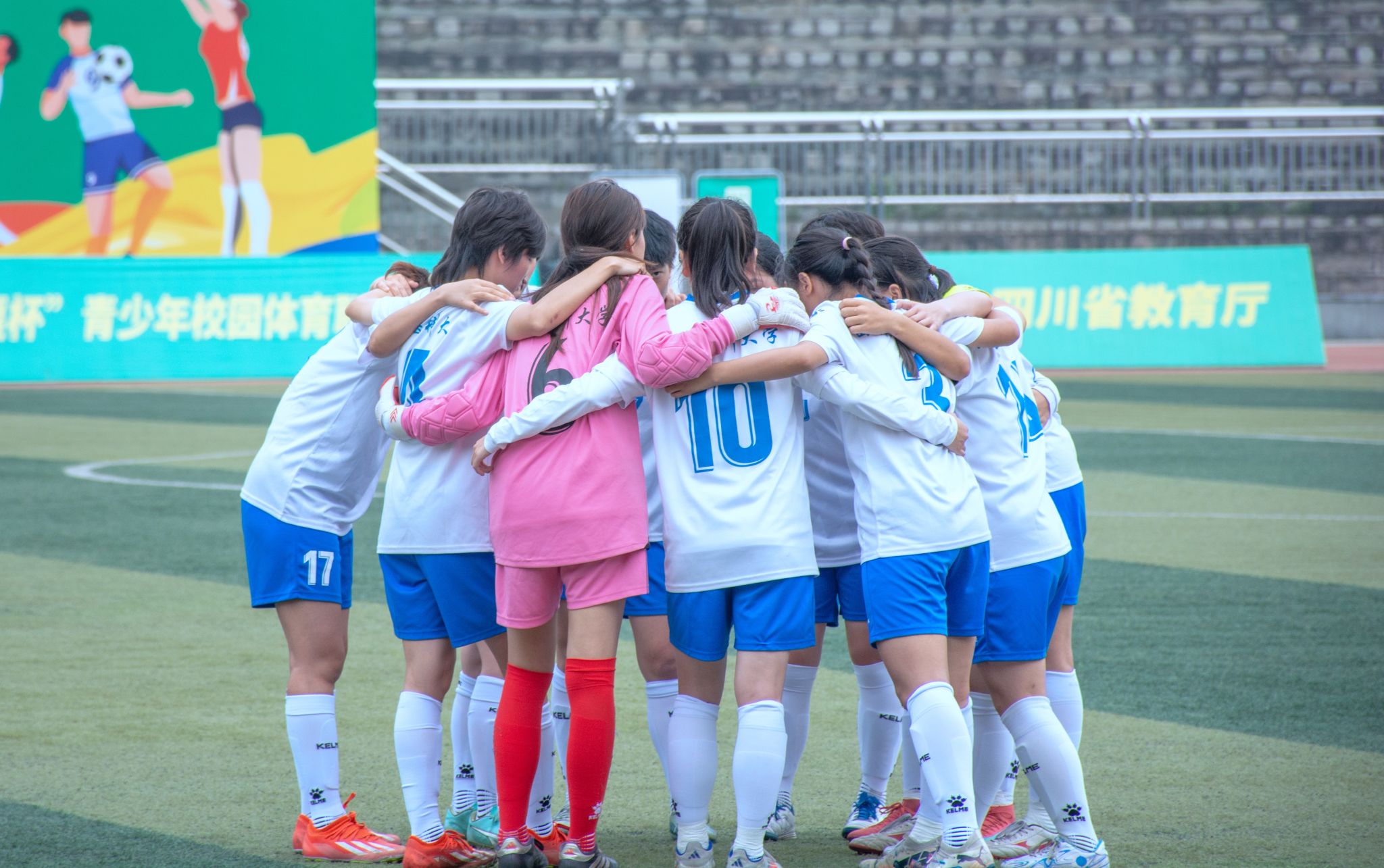 足球赛场亮点:女子球员的巅峰表现!的简单介绍 足球赛场亮点:女子球员的巅峰表现!的简单介绍