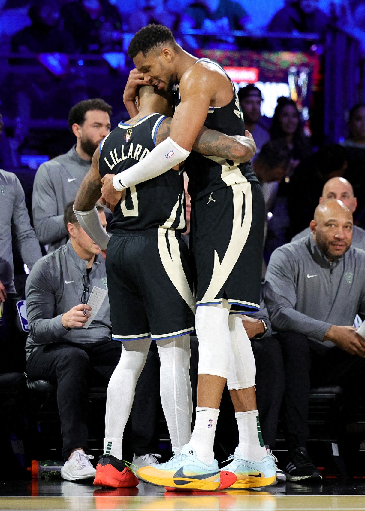 雄鹿比赛中遭遇再犯规,失去比赛 雄鹿比赛中遭遇再犯规,失去比赛