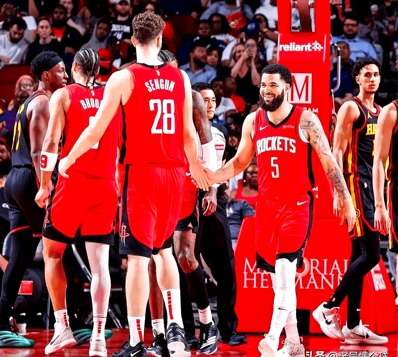 火箭成功挺进西部半决赛,掀起篮球热潮 火箭成功挺进西部半决赛,掀起篮球热潮
