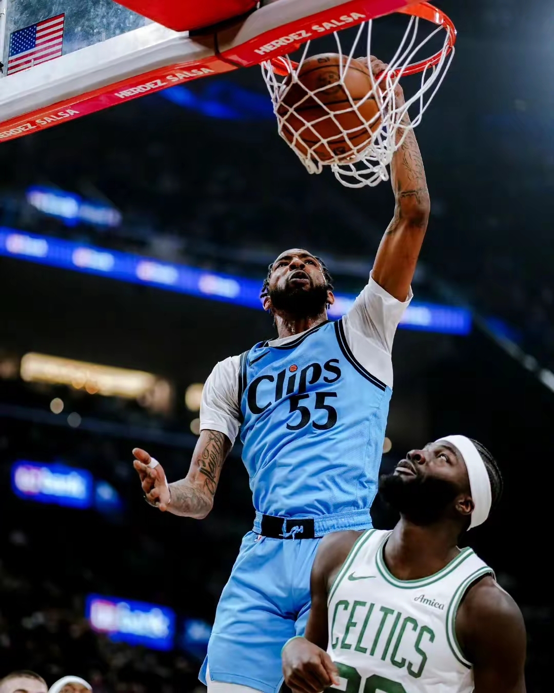 包含快船侧翼助攻频现，成为团队不可或缺的一环的词条