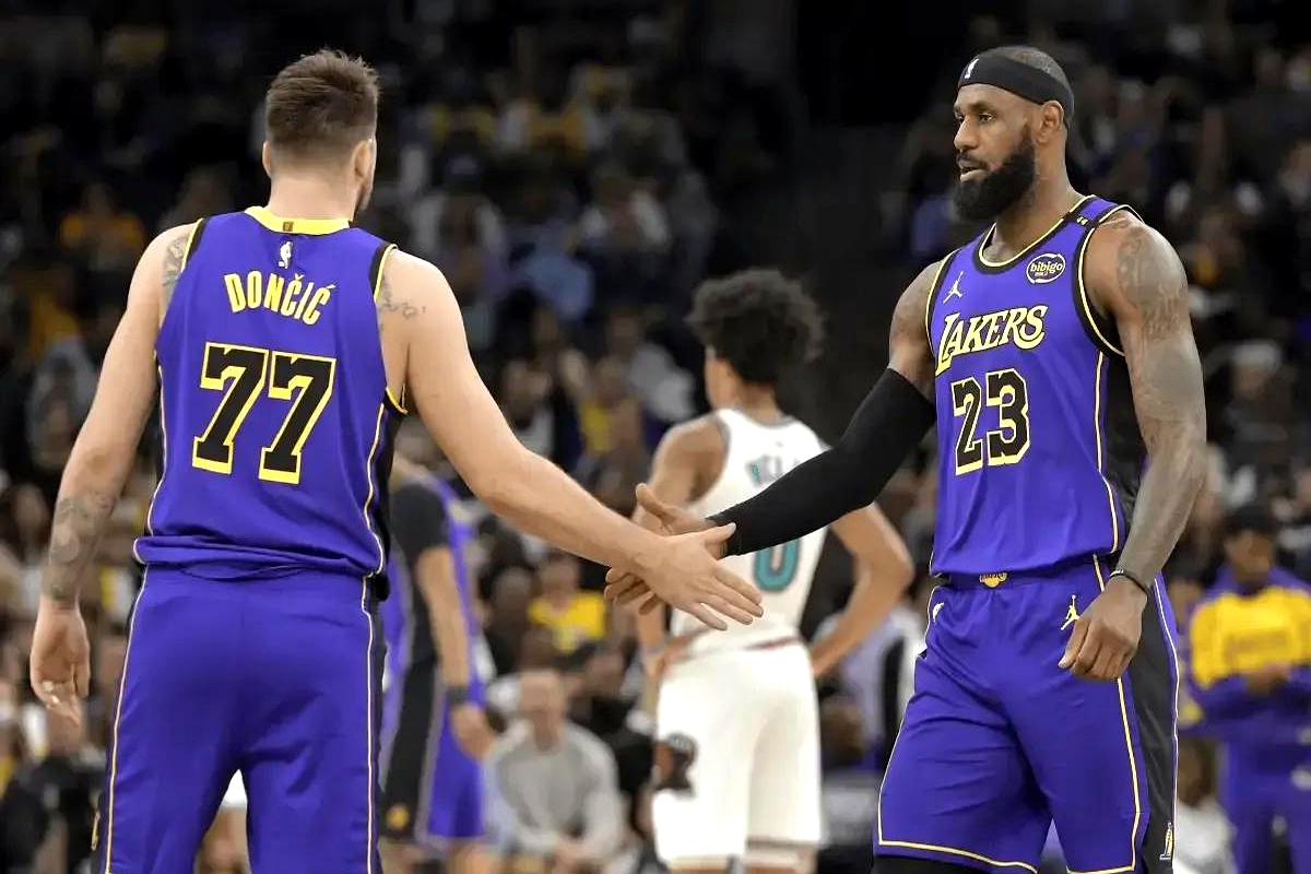 1xBit体育官网登录网址-湖人球队士气高涨，逆袭战胜实力对手