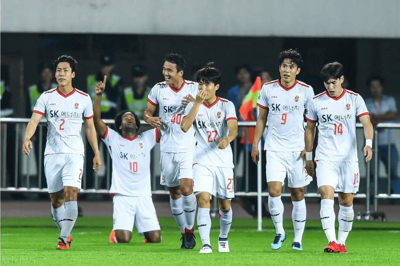 1xBit体育链接-足球赛事中球员实力对决成为热议话题