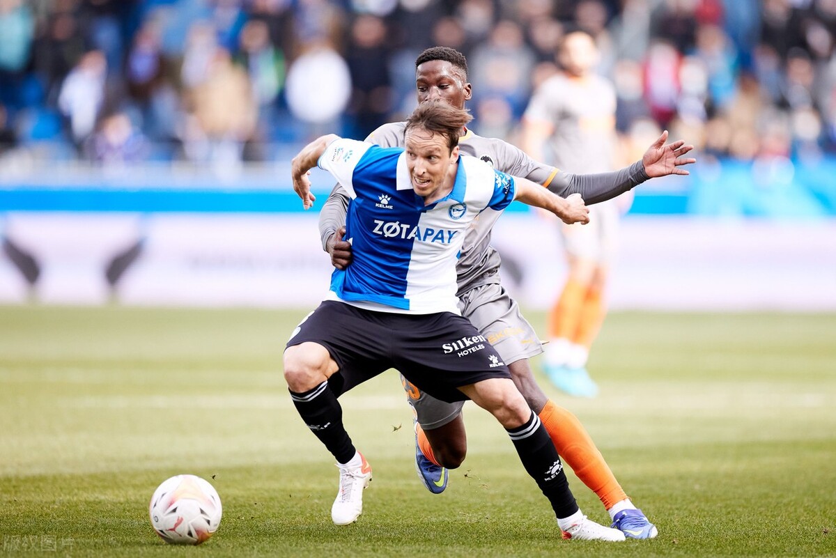 势均力敌!西藏队对阵新疆队激烈角逐的简单介绍 势均力敌!西藏队对阵新疆队激烈角逐的简单介绍