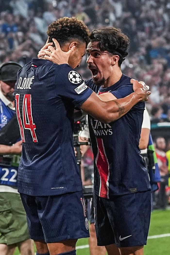 包含大巴黎逆转取胜,欧冠冠军梦想蔚然成形的词条 包含大巴黎逆转取胜,欧冠冠军梦想蔚然成形的词条