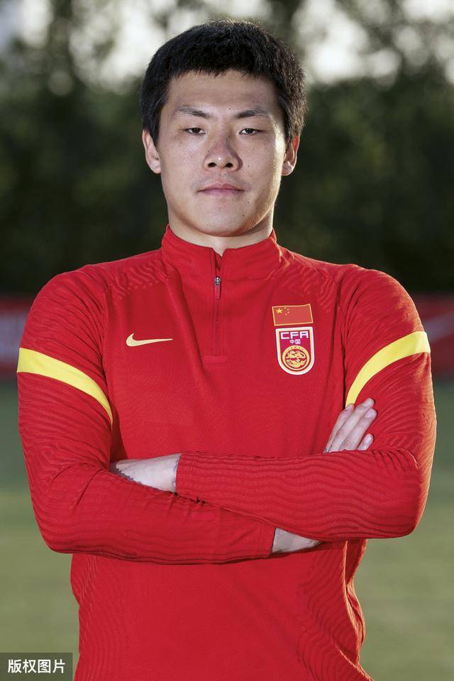 1xBit体育网页版-包含国内足球球员风采登场，精神抖擞的词条