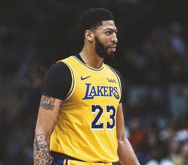 惊险对决场面悬念不断球员荣辱与共的简单介绍 惊险对决场面悬念不断球员荣辱与共的简单介绍