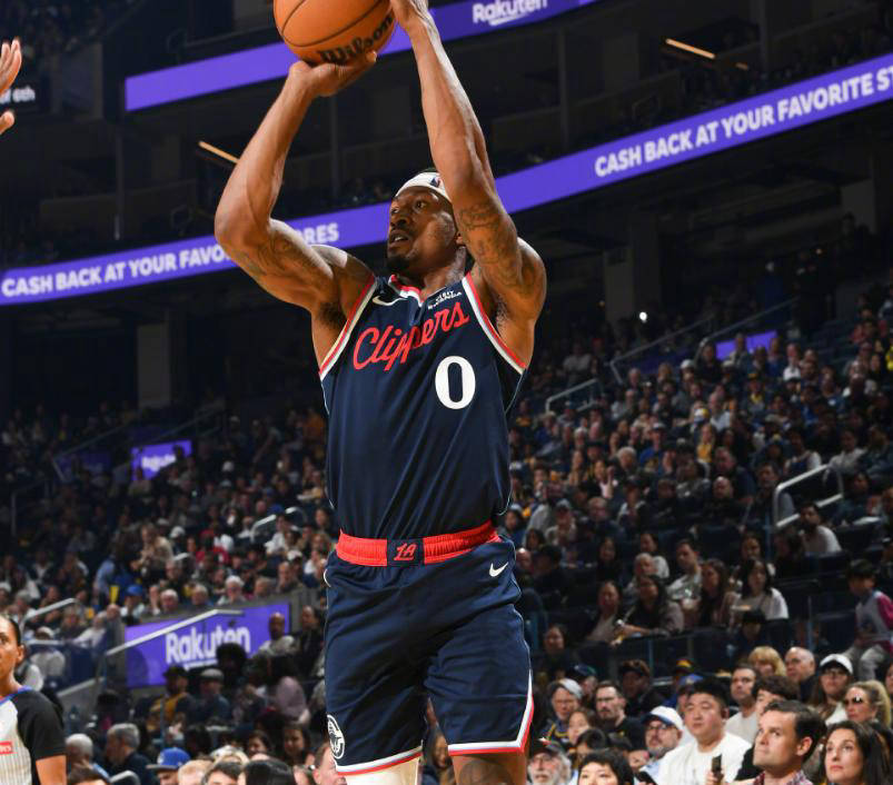 篮球明星在关键时刻挺身而出 篮球明星在关键时刻挺身而出